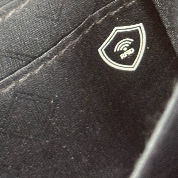 Vera Bradley Turn Lock Zip Around Wallet with multi color Paisly’s - Picture 12 of 16